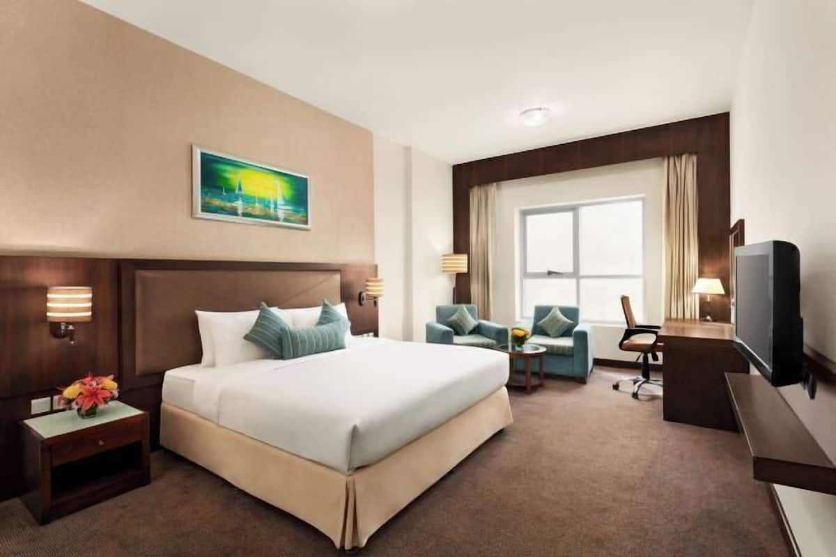 1 chambre, minibar, coffres-forts dans les chambres, bureau