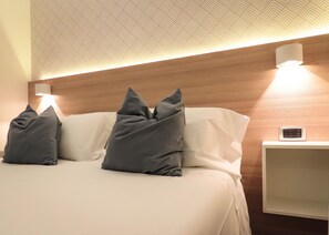 Premium bedding, individually decorated, individually furnished, desk - My Maison 109 (Rome)
