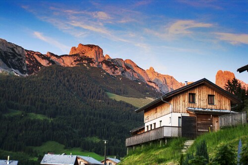 Chalet with indoor swimming pool and sauna