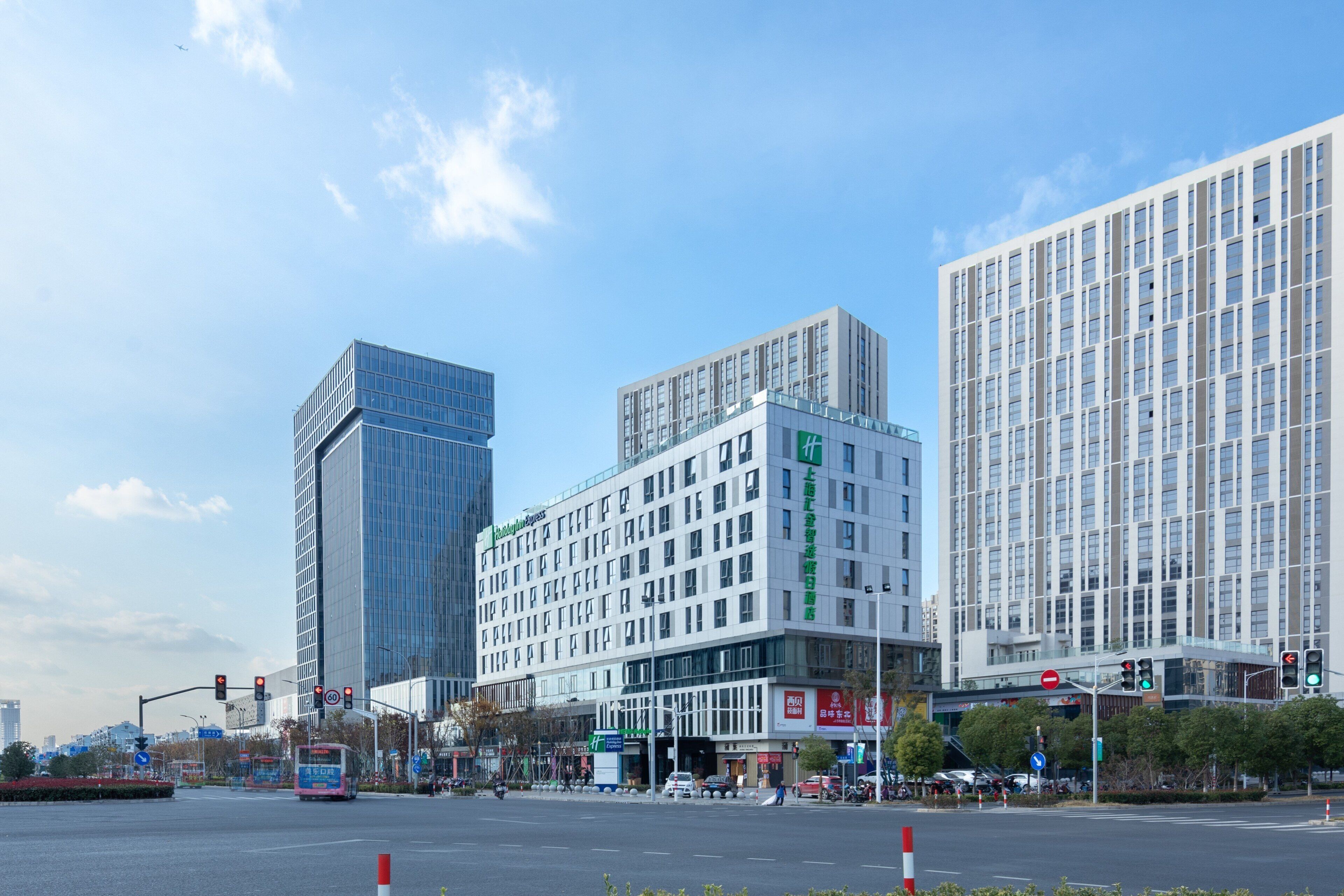 Photo - Holiday Inn Express Shanghai Huijin by IHG
