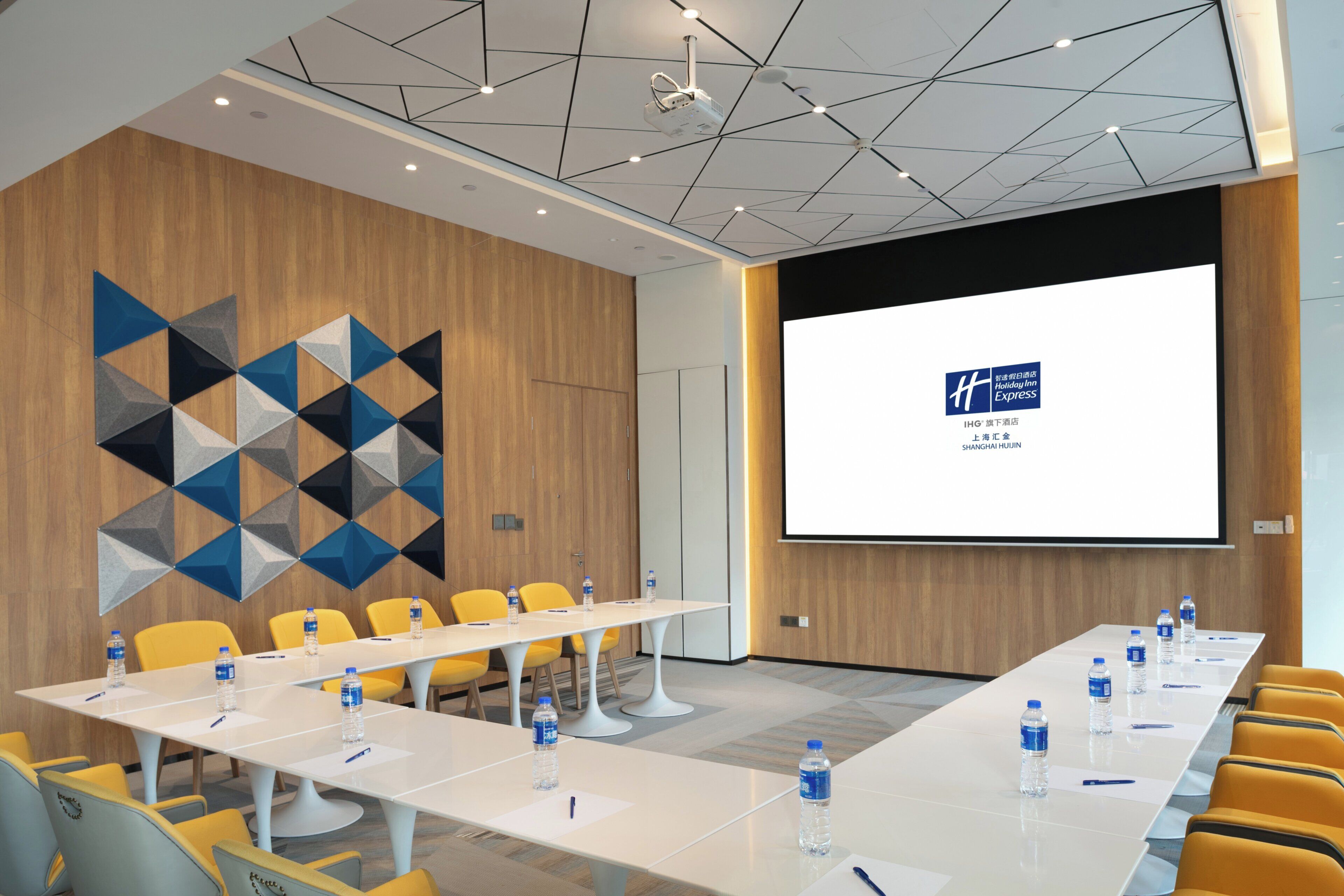Photo - Holiday Inn Express Shanghai Huijin by IHG