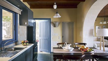 Refrigerador, horno, parrilla de estufa y lavavajillas
