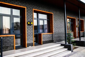 Exterior - Concord Hotel Bishkek (Bishkek)
