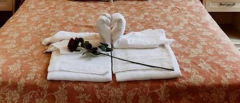 Comfort Triple Room (n.1) | Minibar, desk, blackout drapes, free WiFi