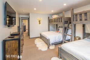 3 室のベッドルーム、アイロン / アイロン台、WiFi、ベッドシーツ