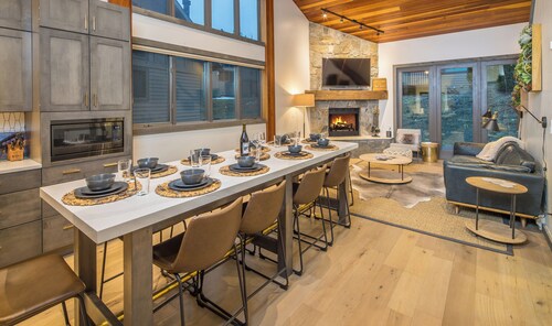 Lush Ski-in/out Home! Wood Fireplace, Grill, Walk to Resort!
