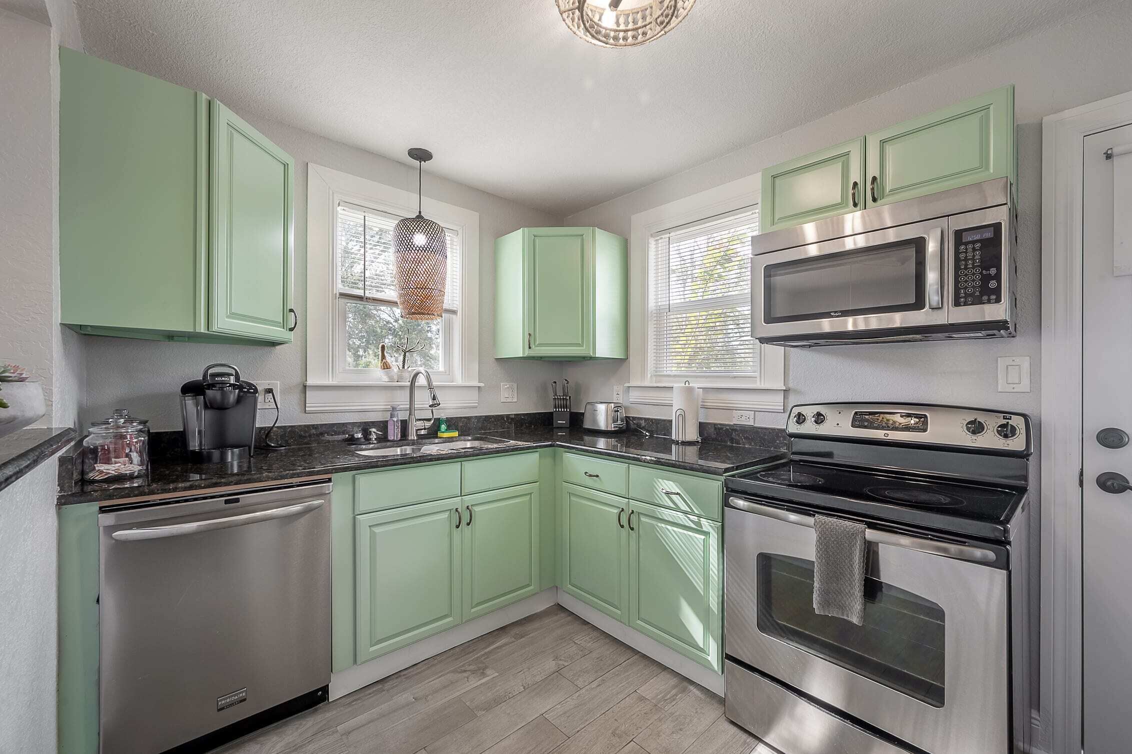 "Boho Bungalow" - Fenced In|Fire Pit|Grill