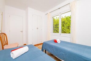 3 bedrooms, iron/ironing board, free WiFi, bed sheets - CASA FIOL - Beautiful chalet with shared pool near the beach. Free WiFi (Santanyí)