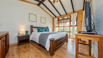 Quarto casal standard | Roupas de cama antialérgicas, Wi-Fi de cortesia, roupa de cama