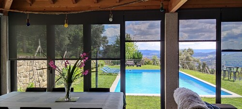 Appartement à la ferme et Pool House. Piscine grande et privée. Vues excellentes