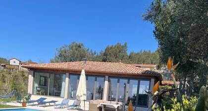 Stunning farmhouse accommodation for 10 people: 2 houses, 2 pools, views, BBQs