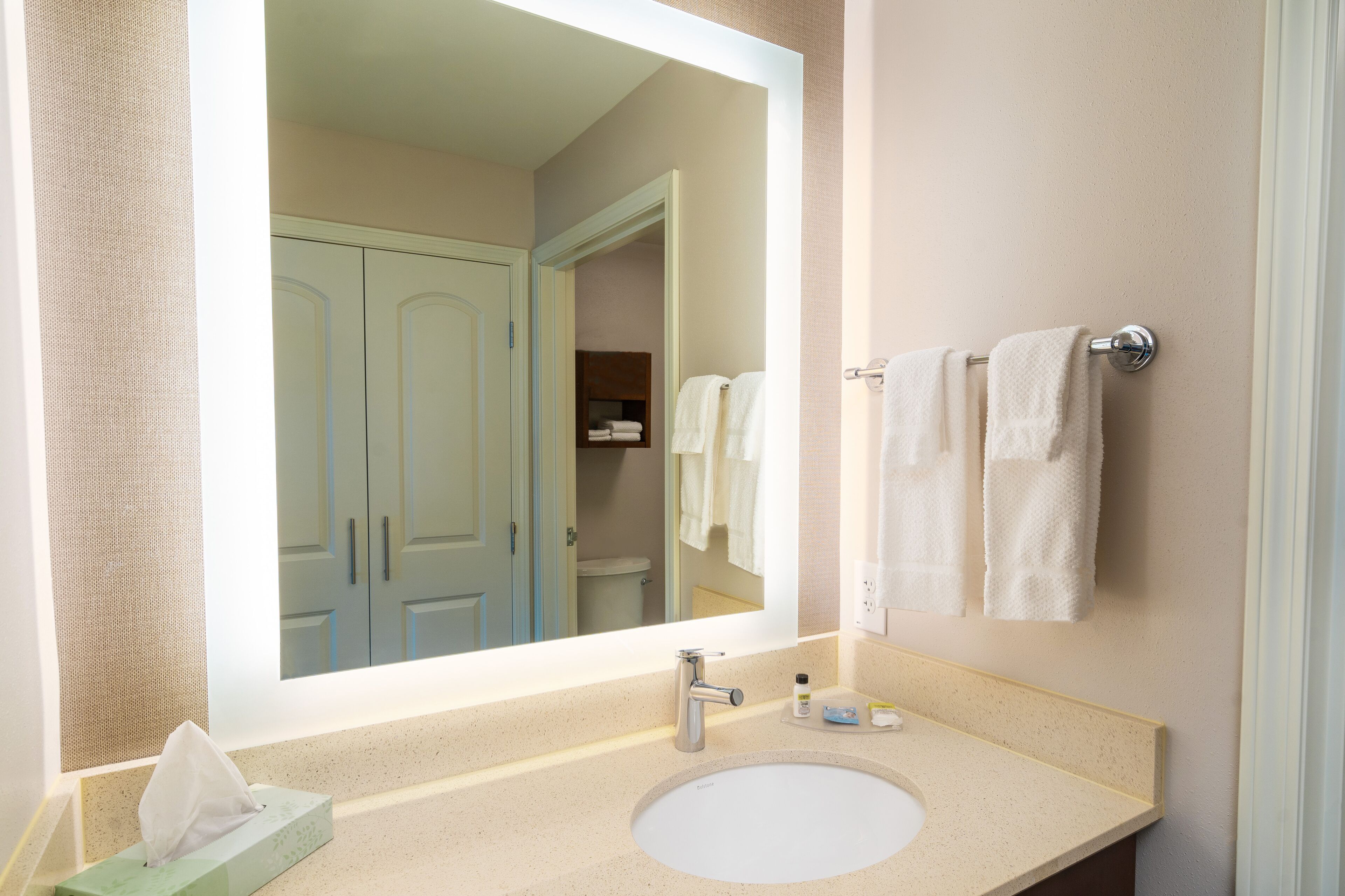 studio suite, kitchen | bathroom | free toiletries, hair dryer, towels
