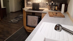 Kaffetrakter/tekoker, kjøleskap, mikrobølgeovn og ovn