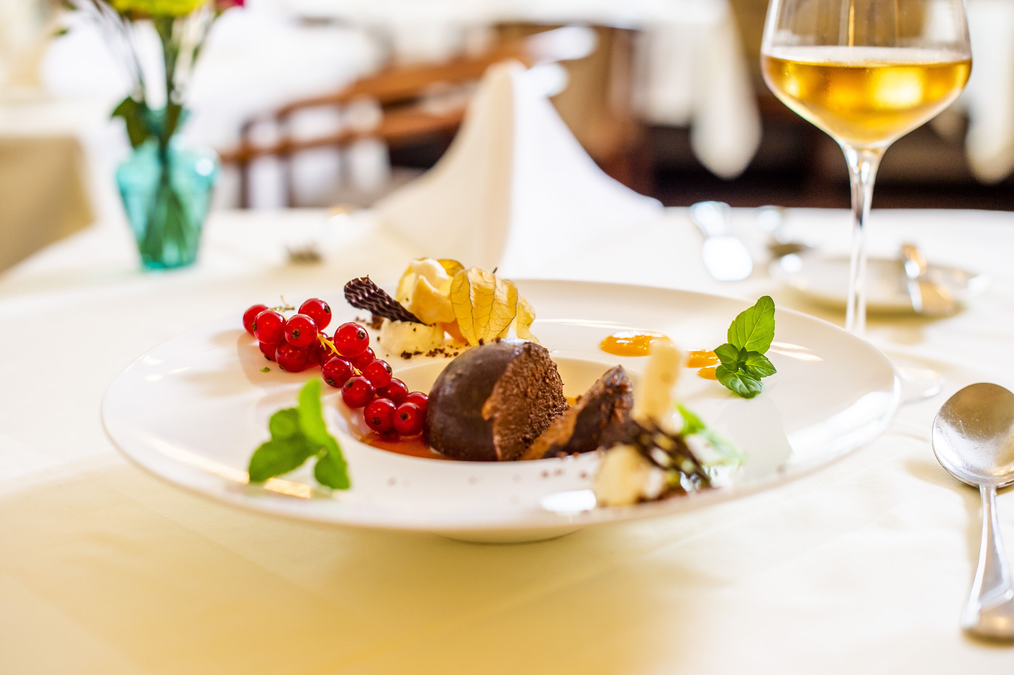 breakfast, lunch and dinner served