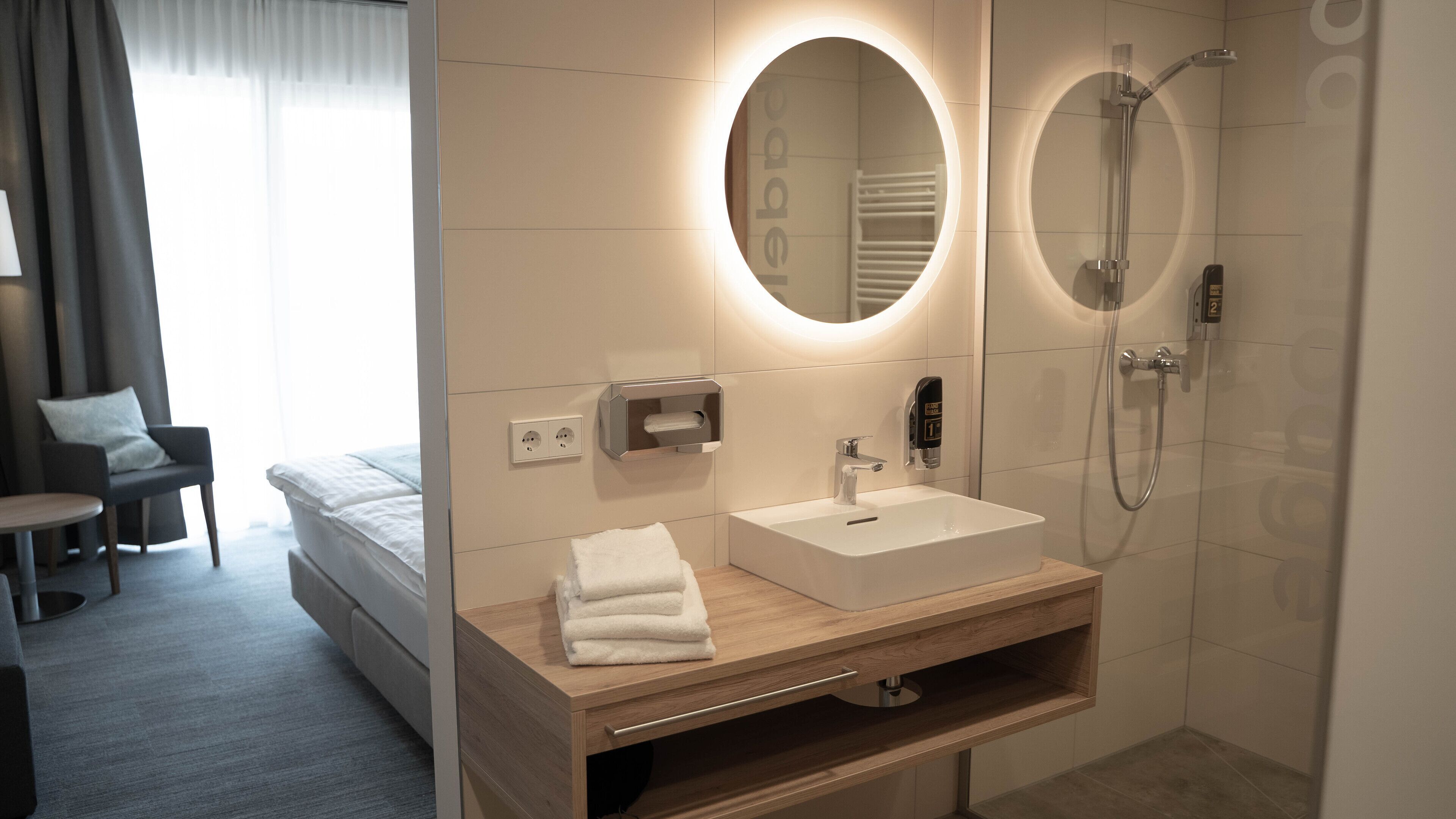Baño | Regadera, regadera tipo lluvia, amenidades de baño gratuitas 