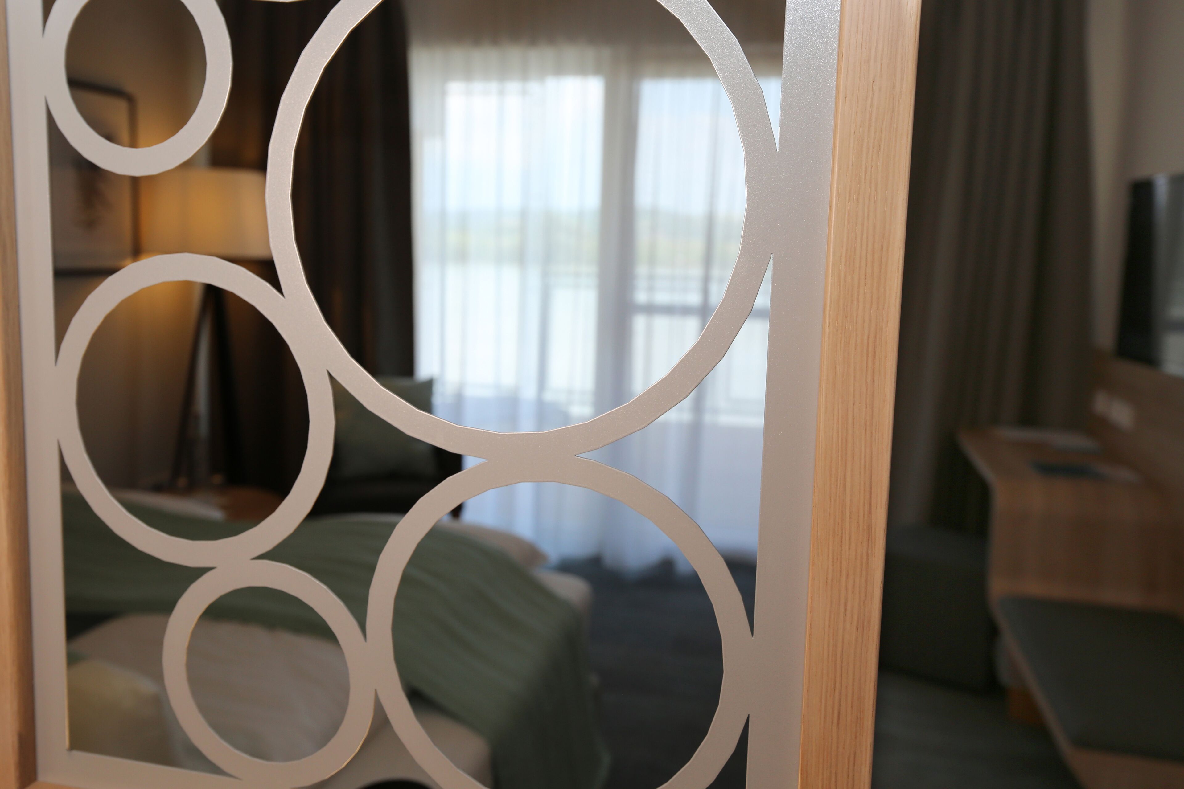 deluxe double room | living area | tv