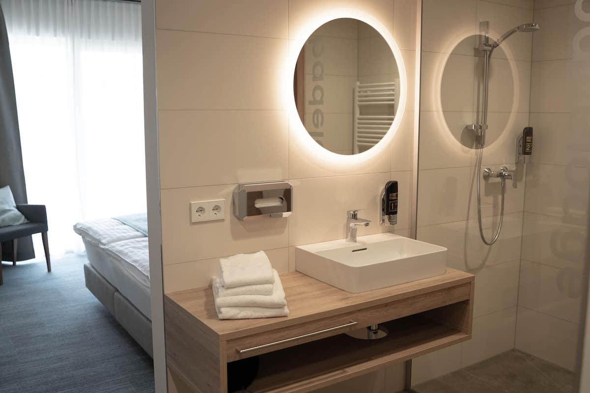 shower, rainfall showerhead, free toiletries, hair dryer