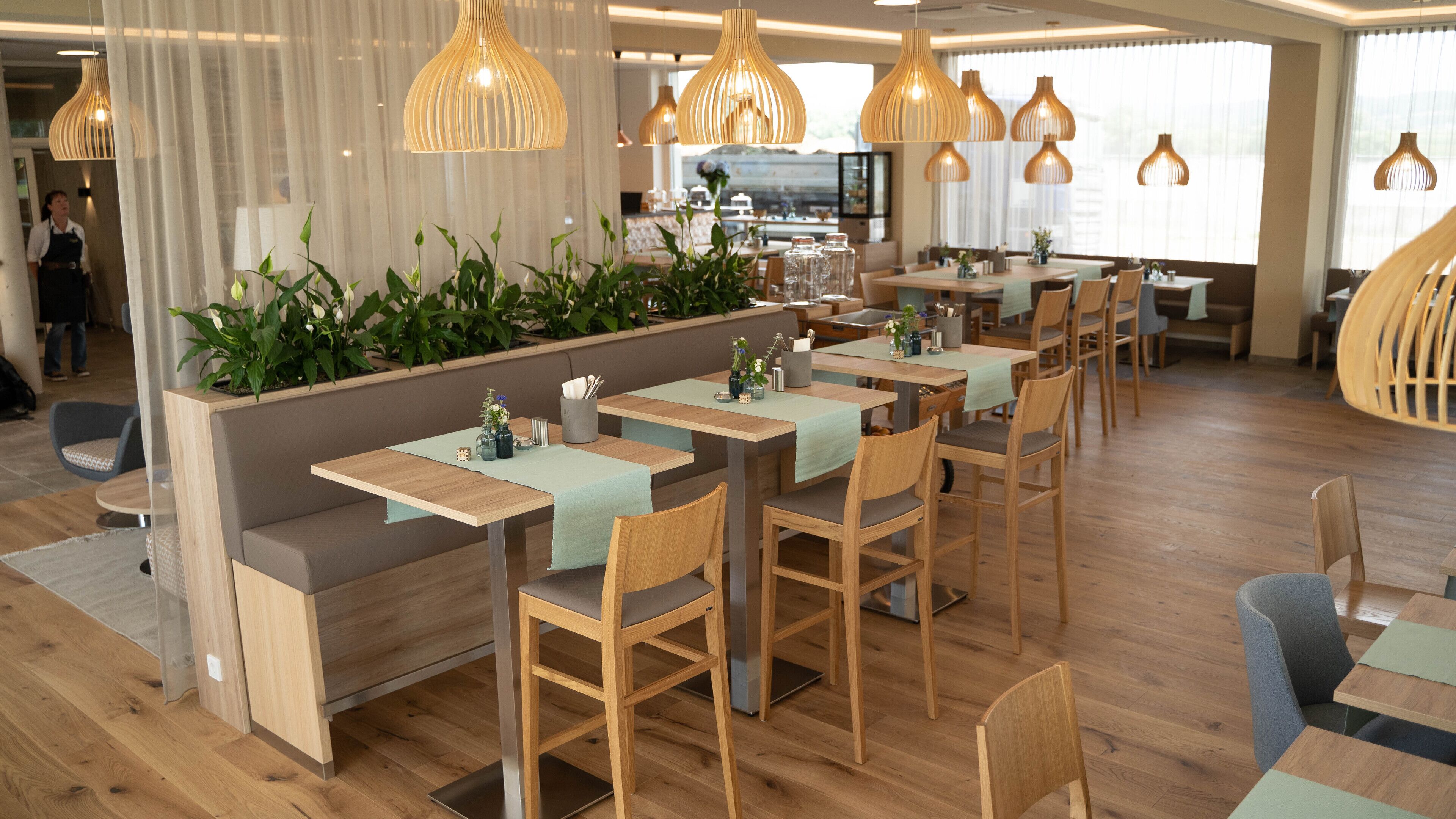 breakfast, lunch and dinner served