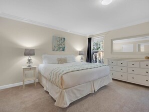 6 quartos, ferros/tábuas de passar roupa, berço de viagem, Wi-Fi