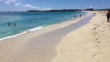 Plage | Plage, chaises longues, serviettes de plage