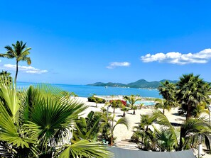Am Strand, Liegestühle, Strandtücher