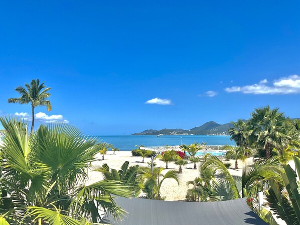 Am Strand, Liegestühle, Strandtücher