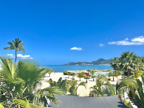 Wunderschönes Studio am Strand, direkt am Meer, Meerblick, 1 Terrasse mit Whirlpool