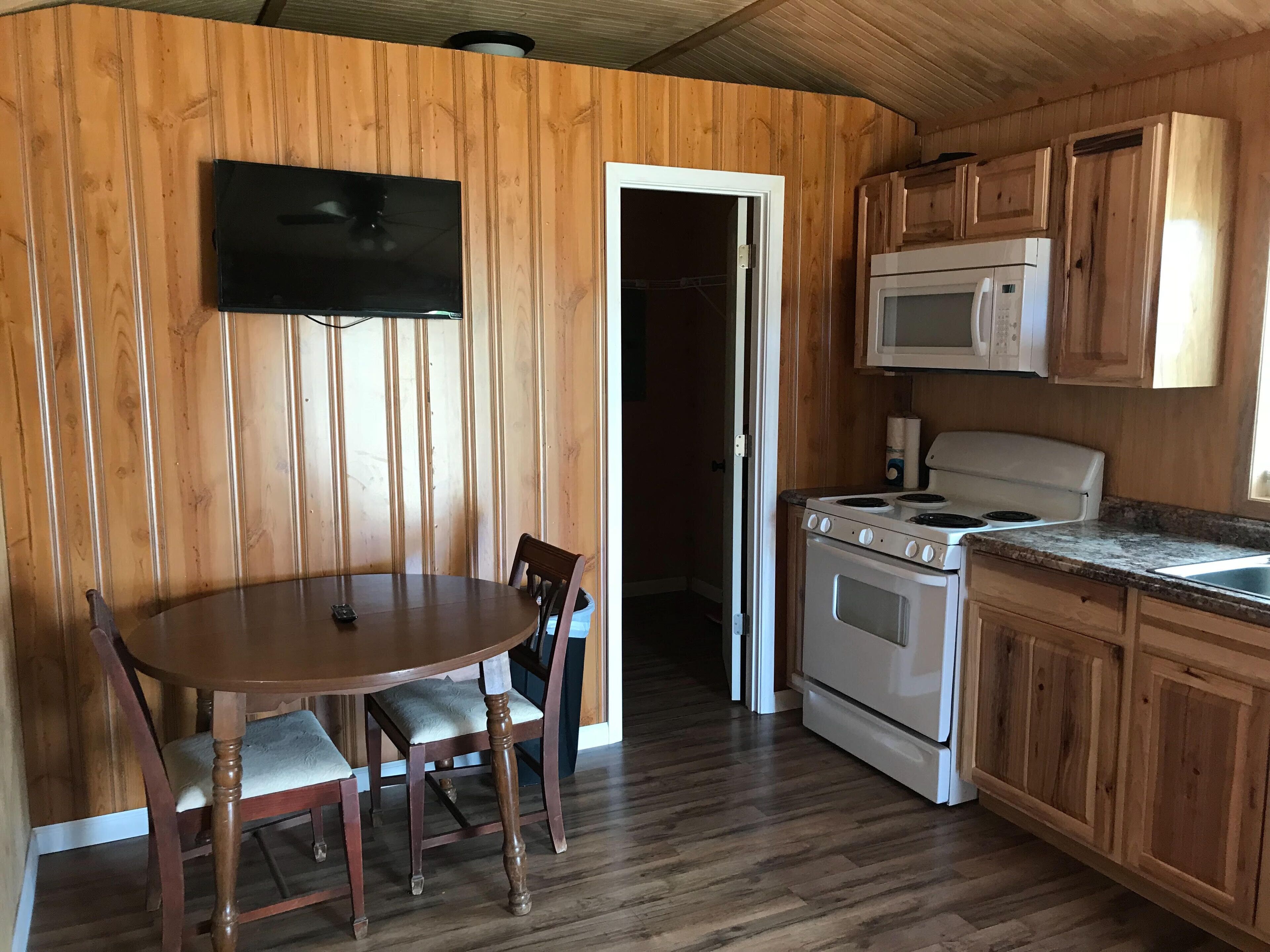 Beautiful Cabin Sleeps 2