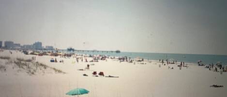 Beach nearby, sun-loungers, beach towels