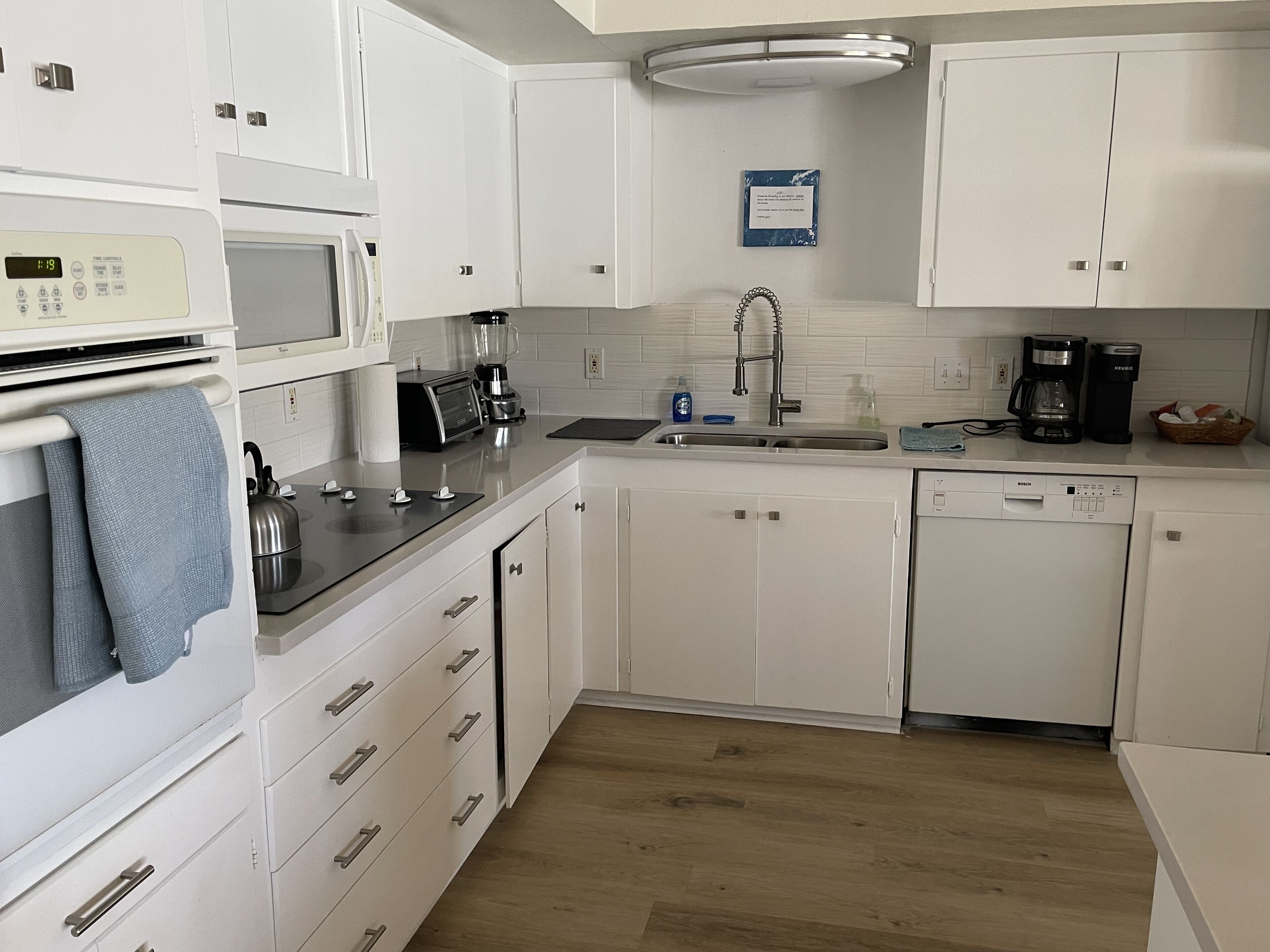 Gorgeous View, Shady Pecan trees, Constant Level on LBJ, Swimming, Boating