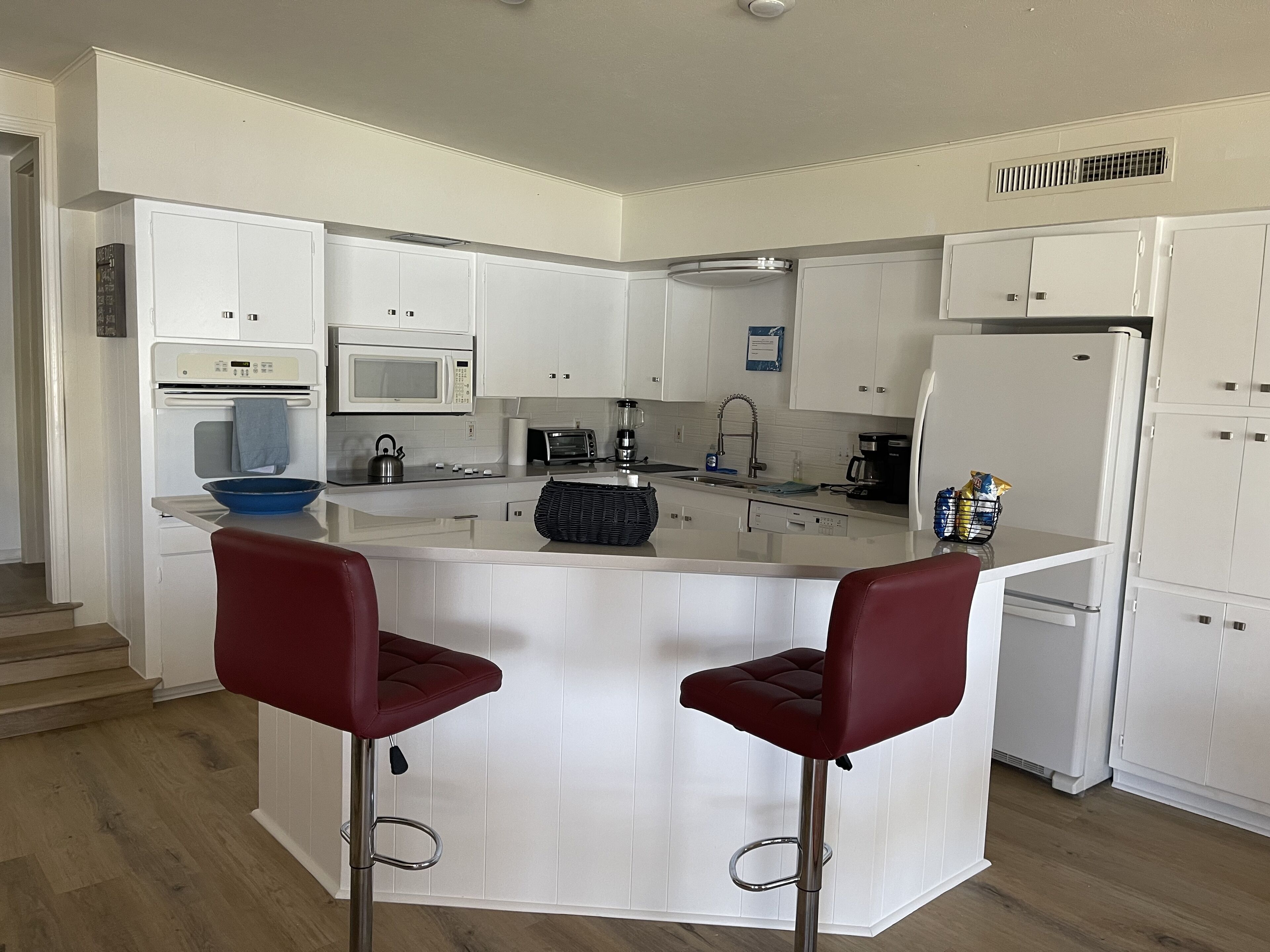 Gorgeous View, Shady Pecan trees, Constant Level on LBJ, Swimming, Boating