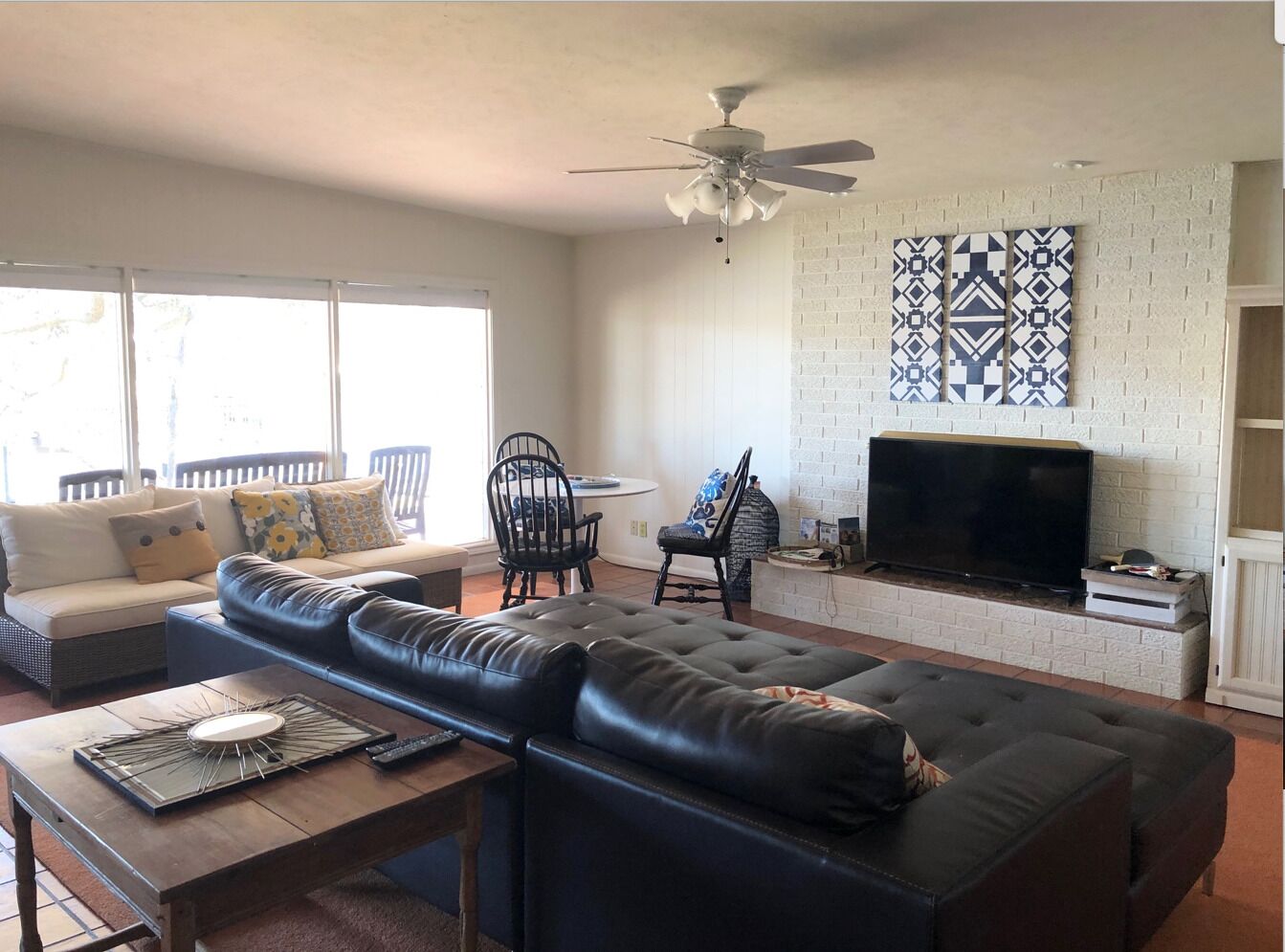 Gorgeous View, Shady Pecan trees, Constant Level on LBJ, Swimming, Boating