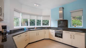 Blue Bay Beach 2 bedroom Apartment | Private kitchen | Full-sized fridge, oven, stovetop, dishwasher