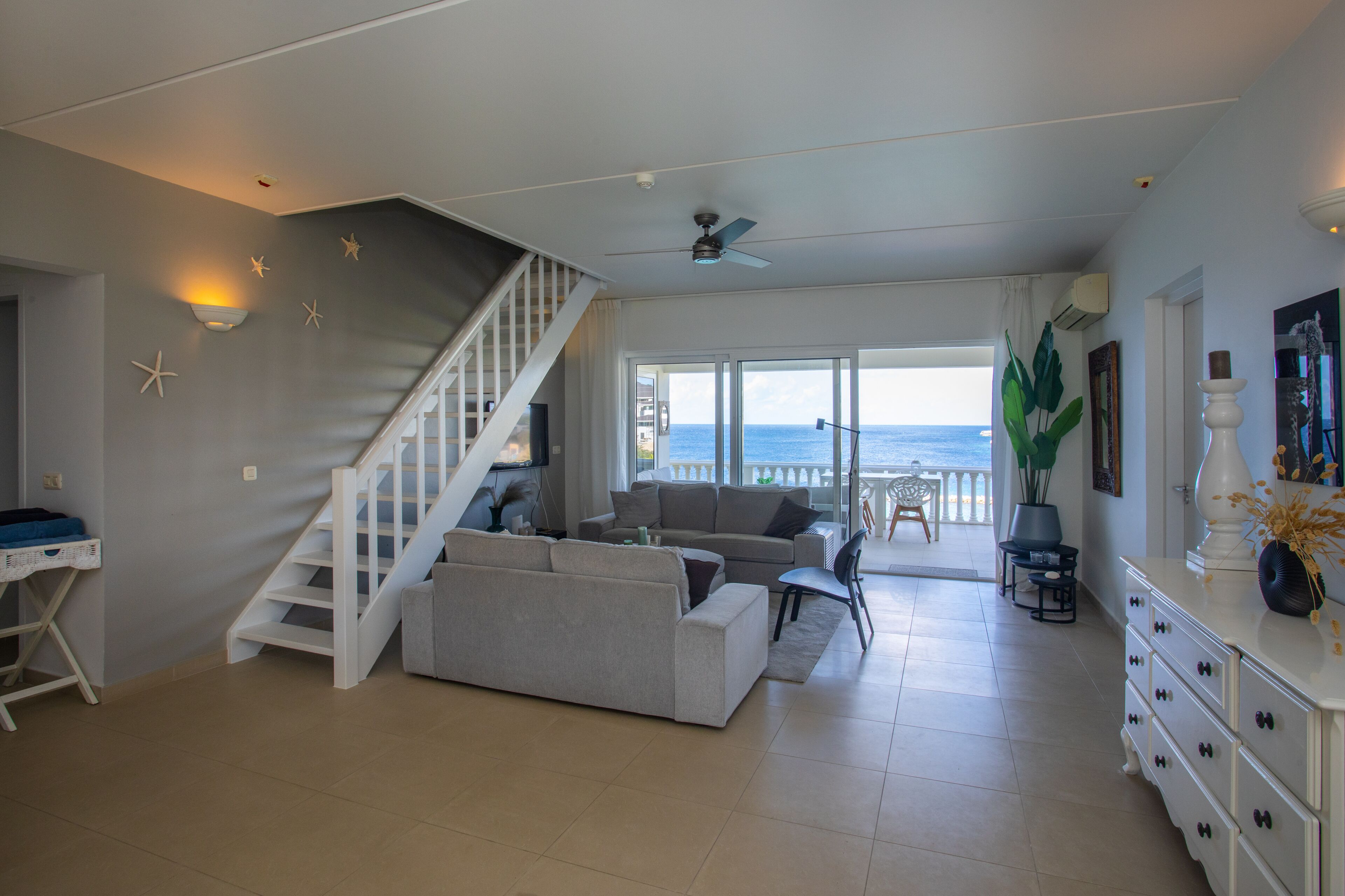 oceanfront 4 bedroom penthouse | living room | tv
