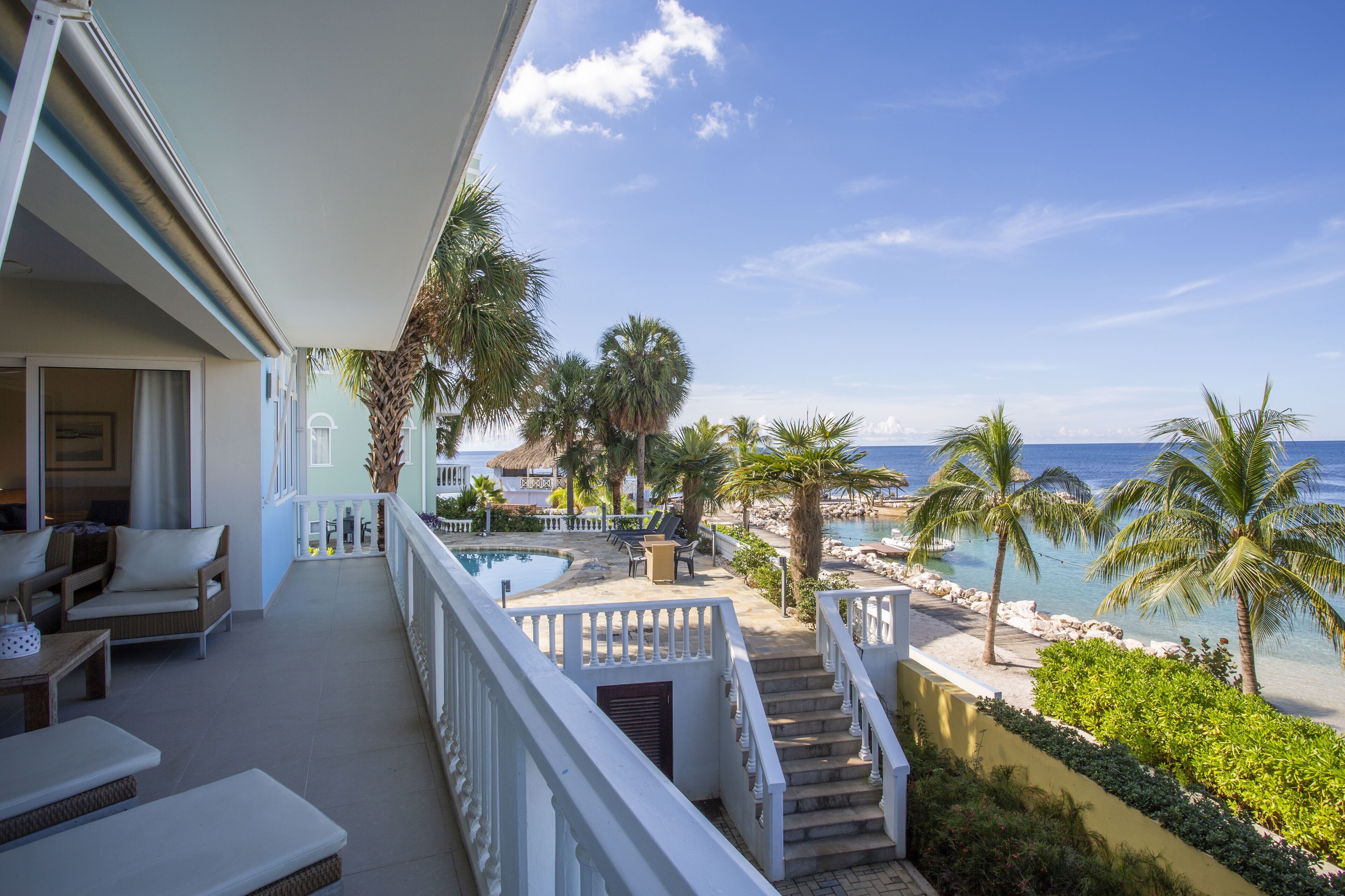 oceanfront 3 bedroom apartment | balcony