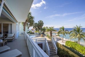 Oceanfront 3 bedroom apartment | Balcony - Blue Bay Beach Apartments (Sint Michiel)