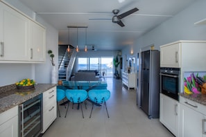 Oceanfront 4 bedroom penthouse | In-room dining - Blue Bay Beach Apartments (Sint Michiel)