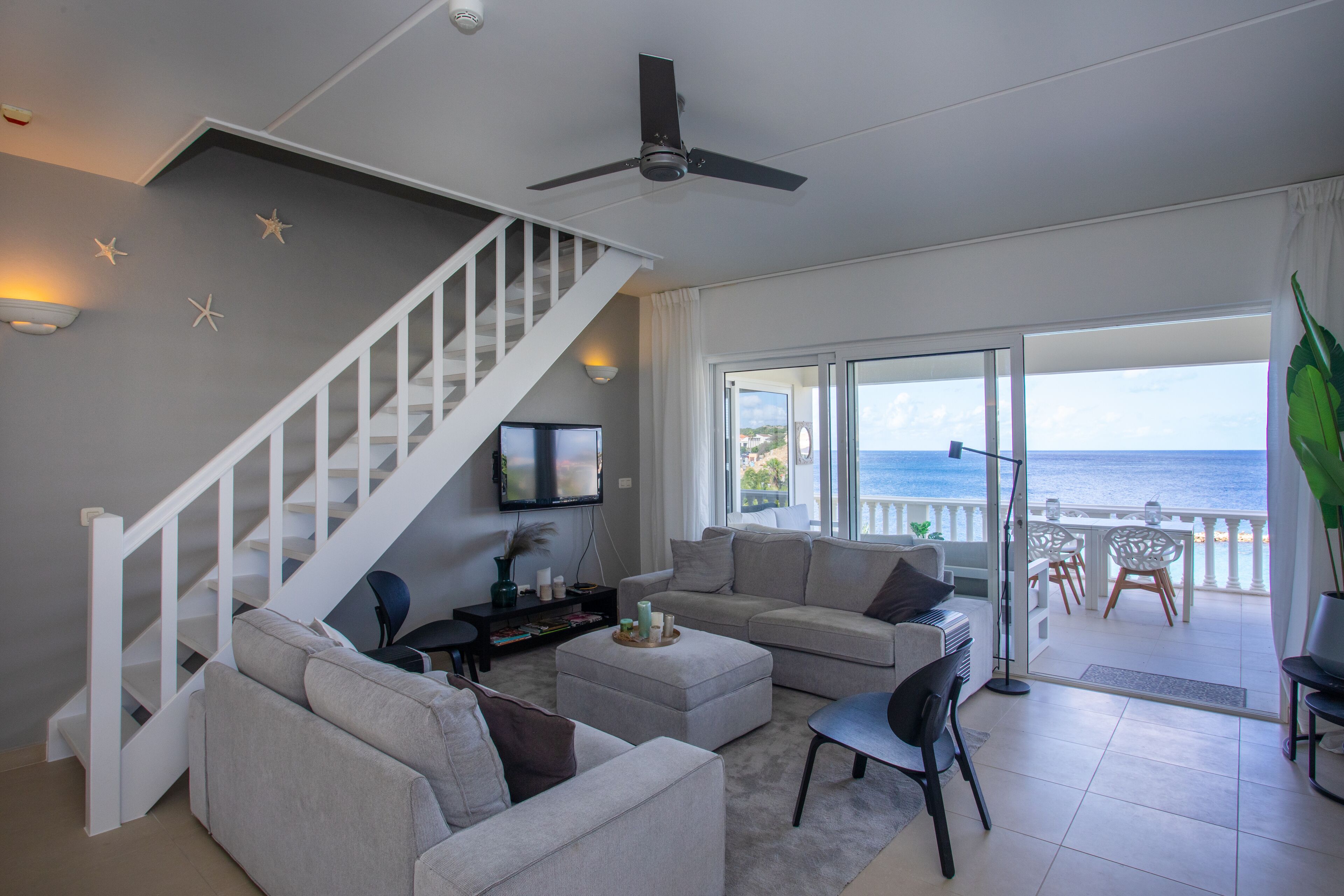 oceanfront 4 bedroom penthouse | living room | tv