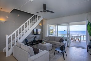 Oceanfront 4 bedroom penthouse | Living room | TV - Blue Bay Beach Apartments (Sint Michiel)