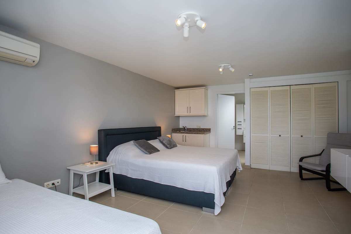 Oceanfront 4 bedroom penthouse | 3 camere, una cassaforte in camera, con stile personalizzato