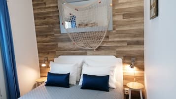 Apartment, 1 Bedroom (Azul e Mar) | 1 bedroom, individually decorated, blackout drapes, soundproofing