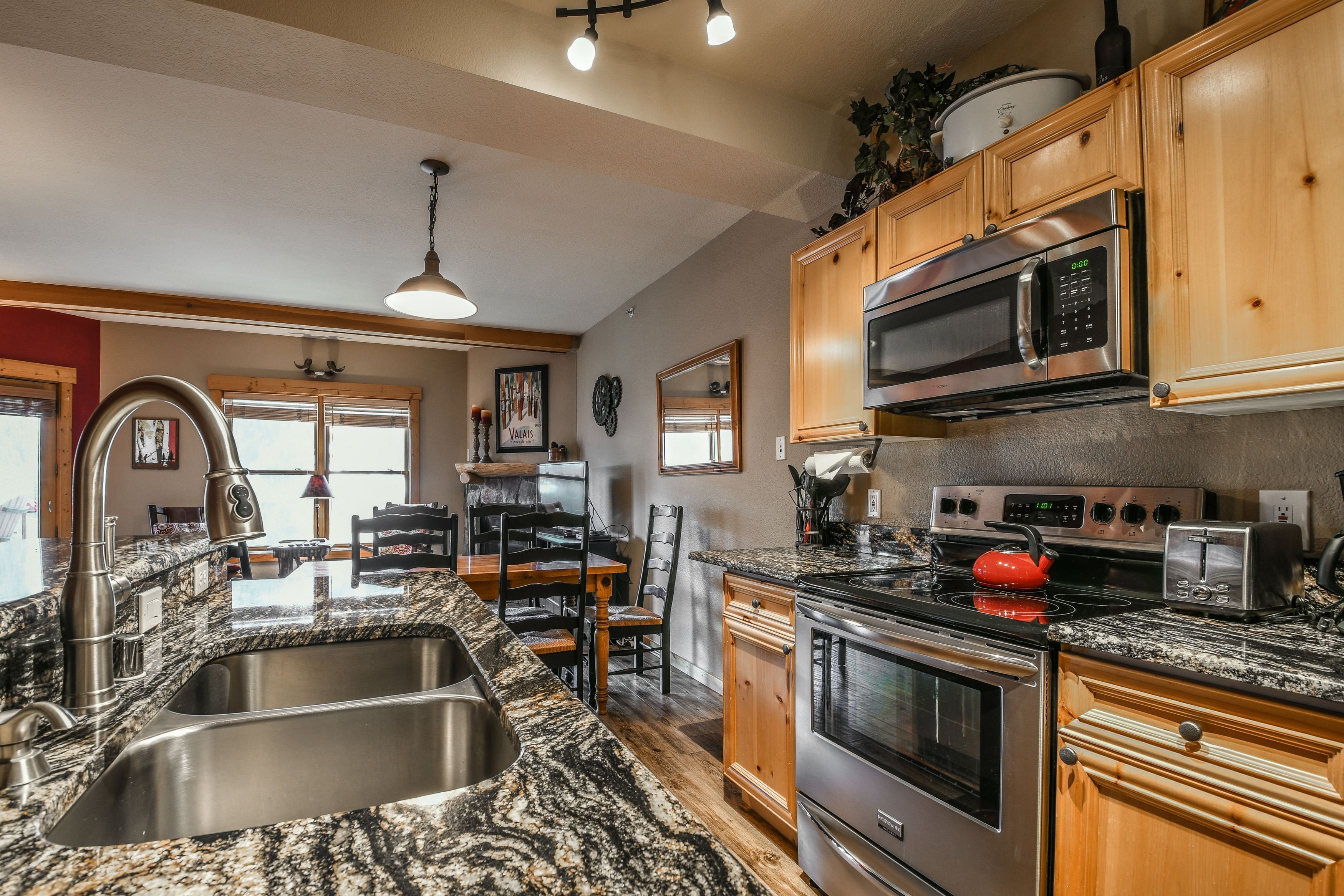 Premier Condo, 2 Bedrooms, Balcony, Mountain View (Tenderfoot Lodge 2673) | Private kitchen | Full-sized fridge, microwave, coffee/tea maker, toaster oven
