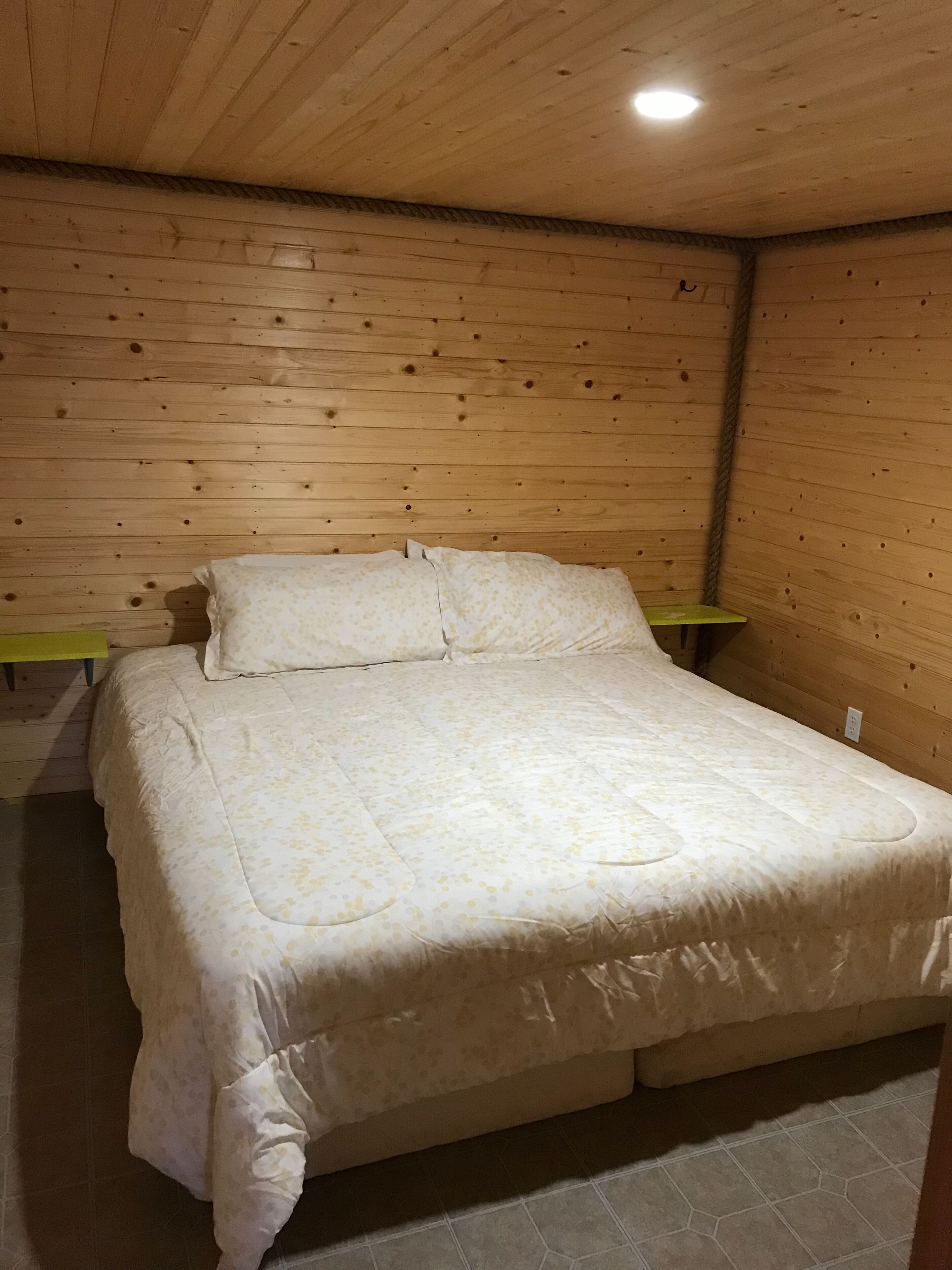 Beautiful Cabin Sleeps 8