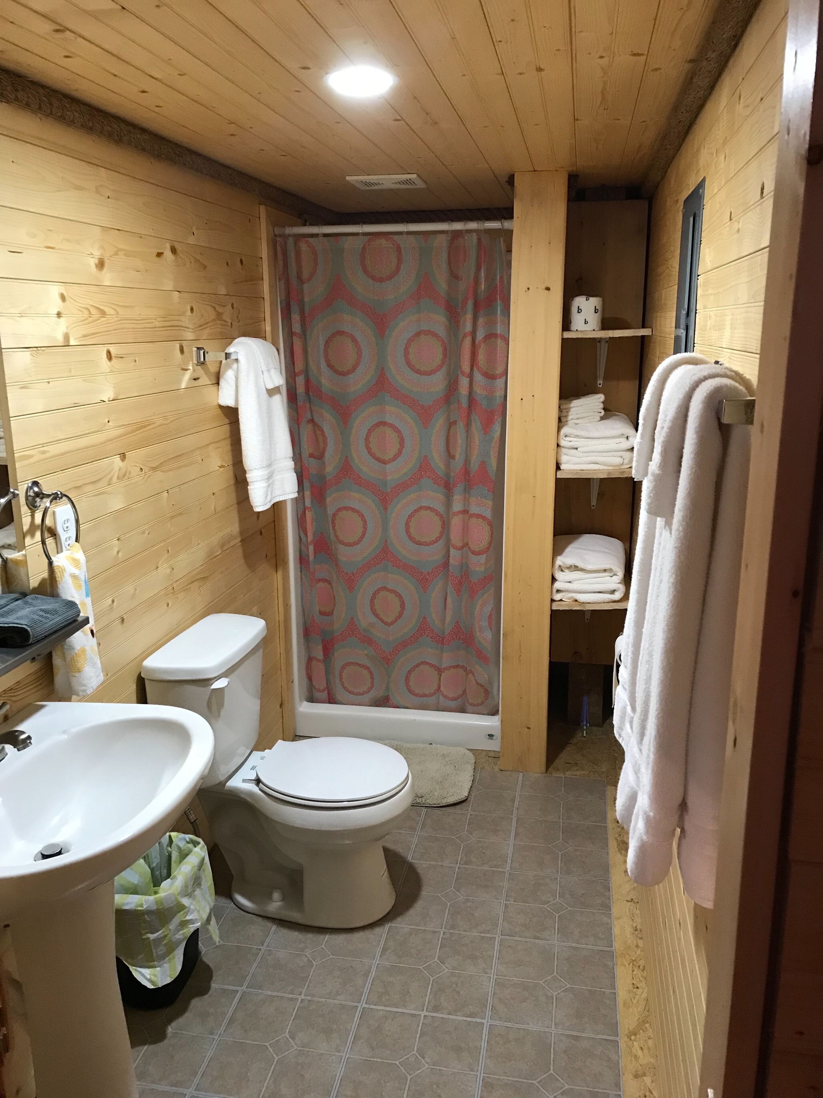 Beautiful Cabin Sleeps 8