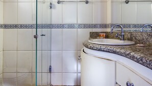 Quarto duplo | Banheiro