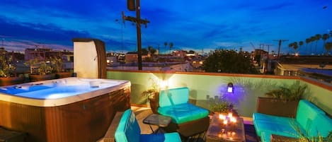 Tina de hidromasaje al aire libre