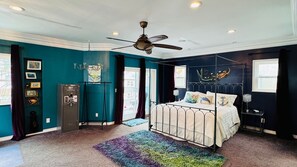 4 bedrooms, desk, iron/ironing board, WiFi