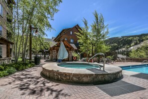 Apartment, Mehrere Betten, Blick auf den Innenhof (Dakota Lodge 8477) | Außenbereich