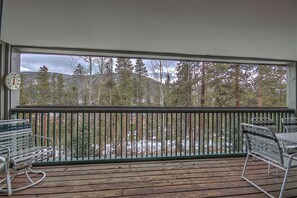 Balcony view - Saints John 2505 (Keystone)