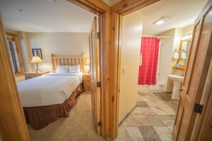 特色公寓客房, 2 間臥室, 可使用泳池, 庭園景觀 (Dakota Lodge 8456) | 2 間臥室、書桌、筆電工作空間、熨斗/熨衣板